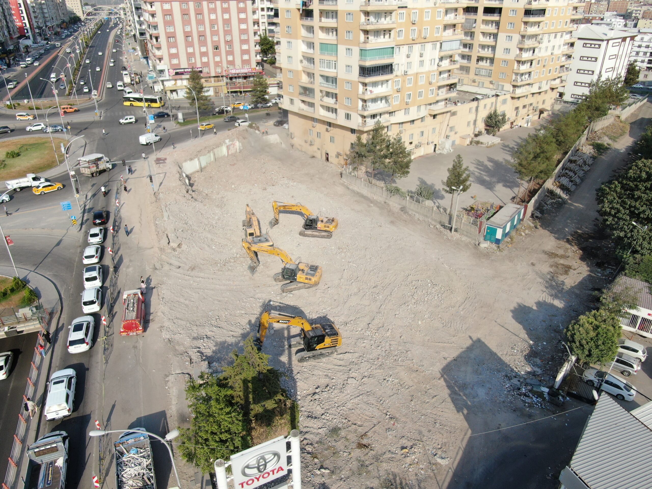 Diyarbakır’da yıkılan apartmanların yerini boş araziler aldı