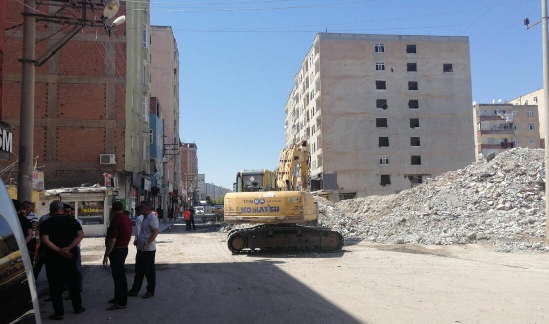 Diyarbakır'da ağır hasarlı binaların