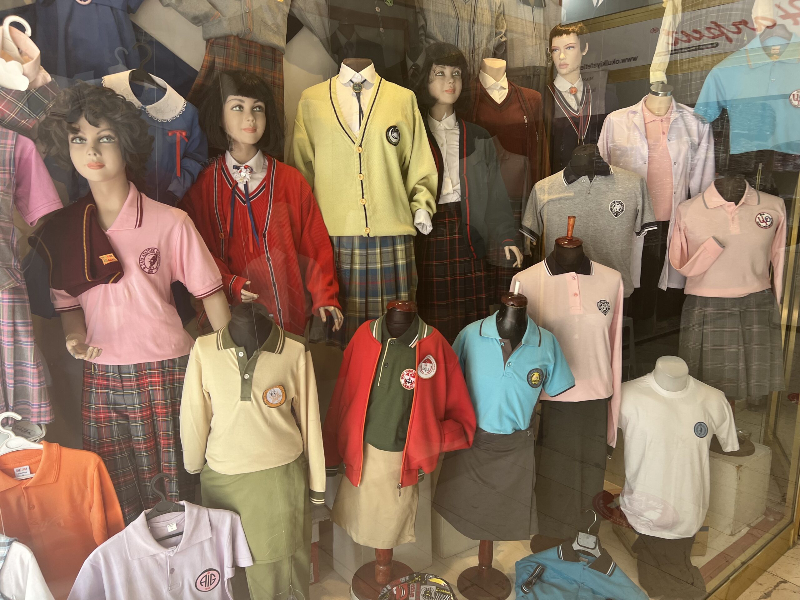 Okul kıyafetlerinin fiyatlarından veliler şikâyetçi