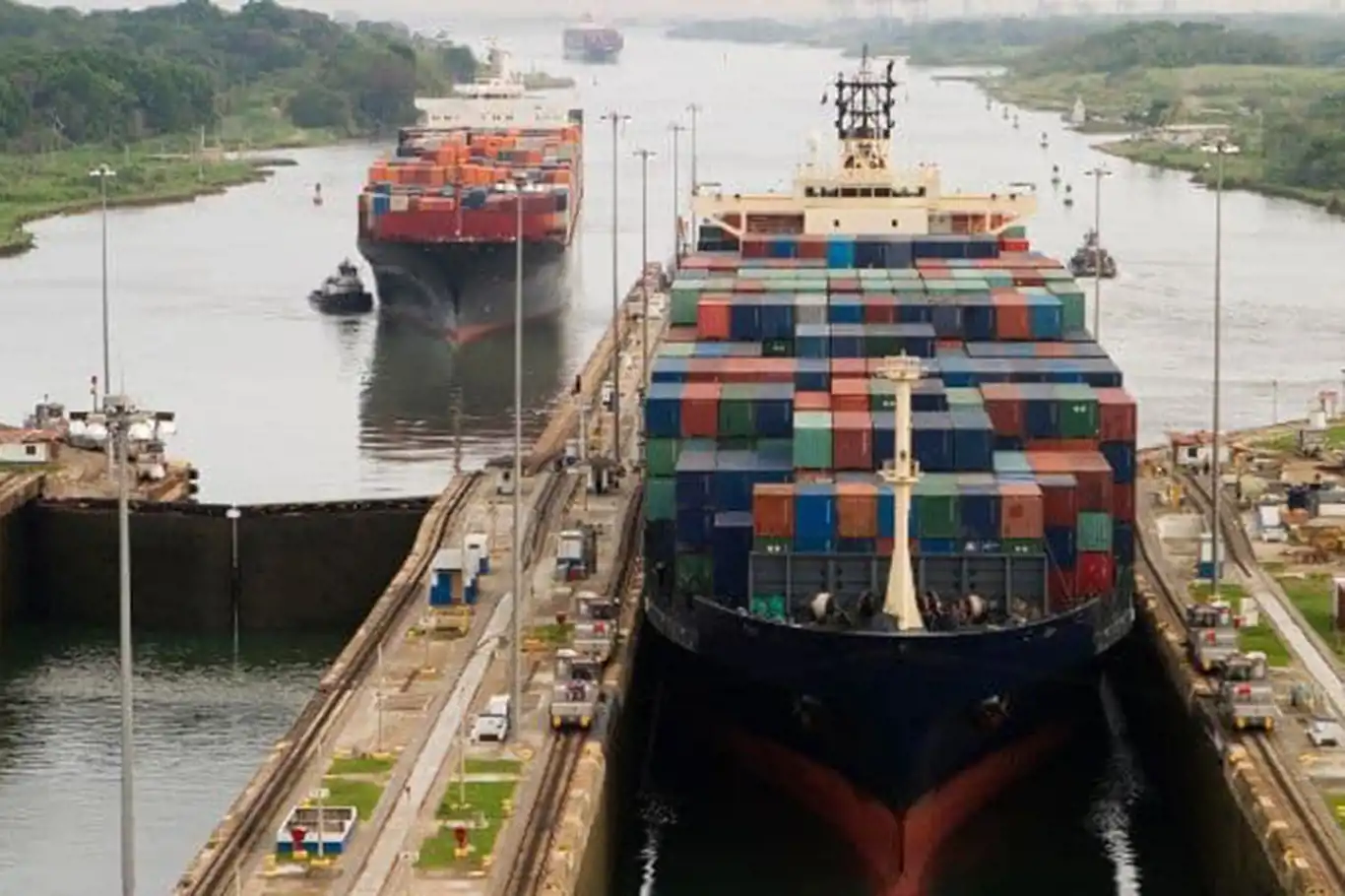 Panama Kanalı’nda yüzlerce gemi mahsur kaldı