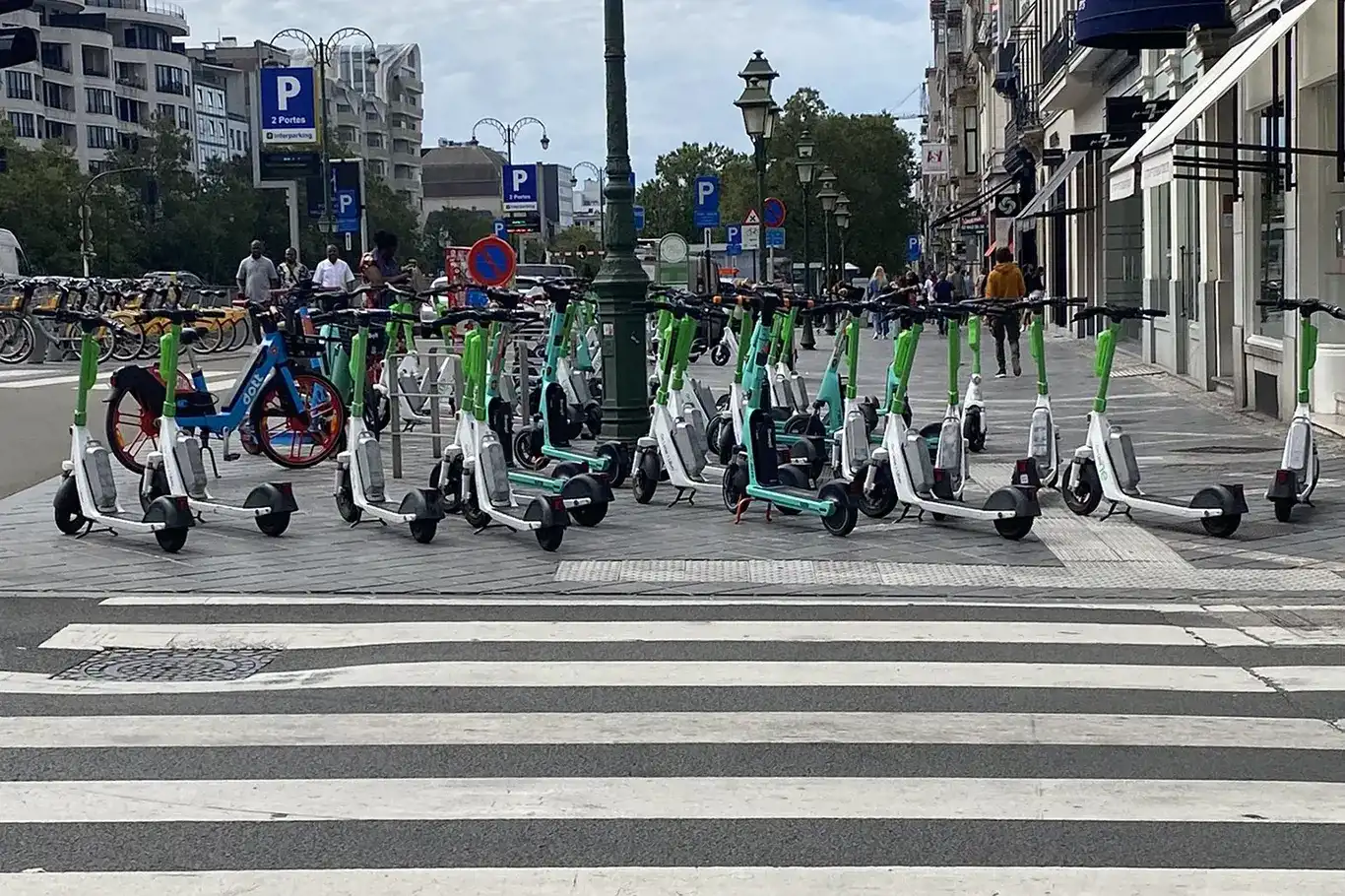 Yasak öncesi elektrikli skuterler kaldırılıyor