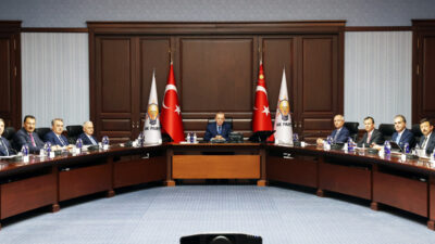 AK Parti MKYK toplantısında Olağanüstü kongre karar alındı