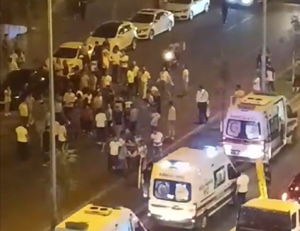 Diyarbakır’da otomobil yayalara çarptı:  2’si ağır 3 kişi yaralı