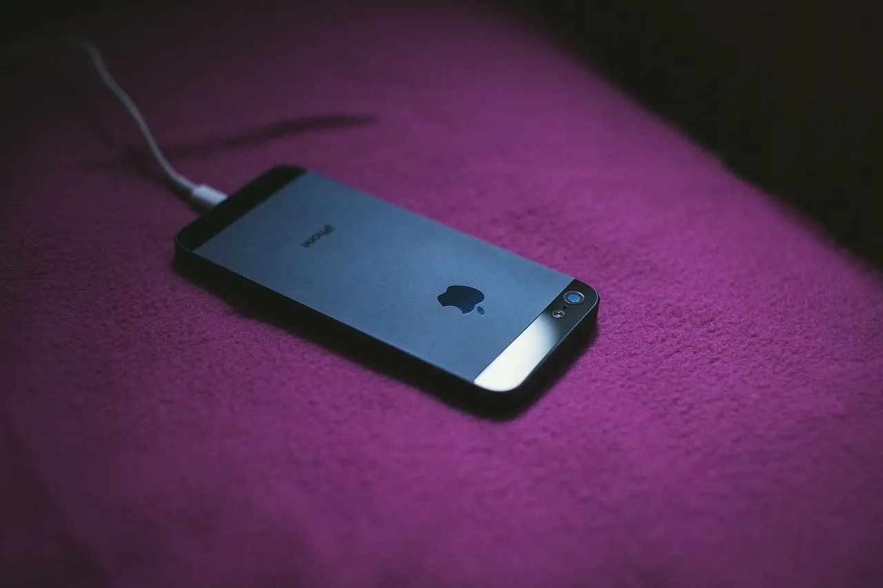 Apple’dan uyarı: Şarjdaki telefonunuzun yanında uyumayın