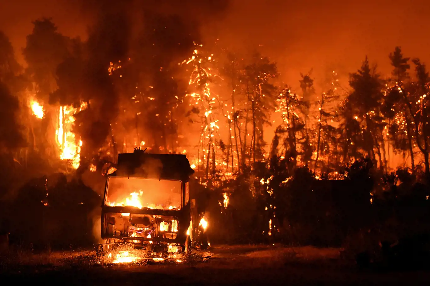 Yunanistan’daki orman yangınları sürüyor