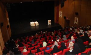 Diyarbakır’da “Aile-Mahremiyet ve Tesettür” paneli düzenlendi