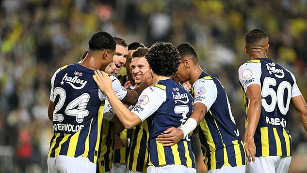 Fenerbahçe’de şok sakatlık gelişmesi; yıldız isim ilk devreyi kapattı
