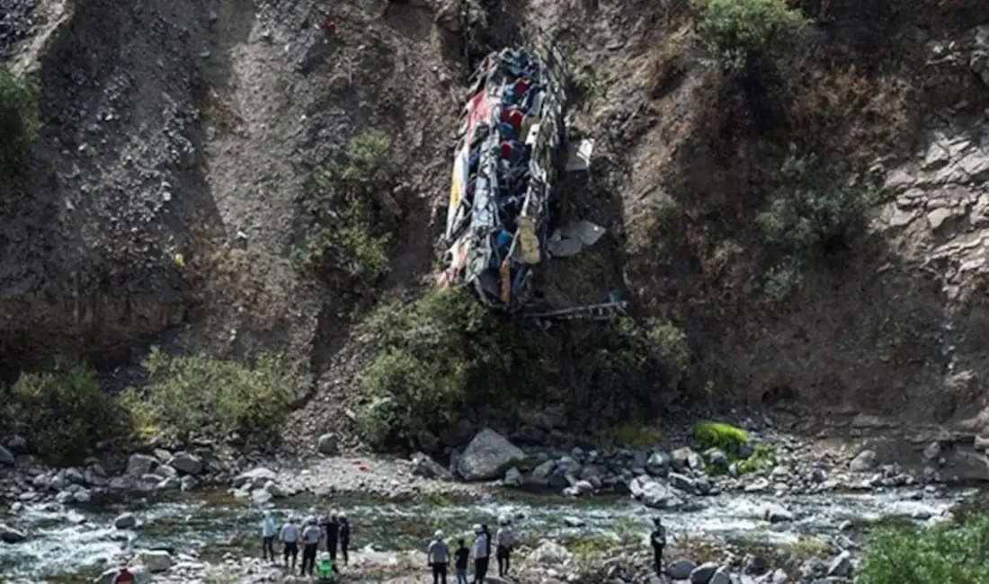 Peru’da otobüs kazası: 24 ölü