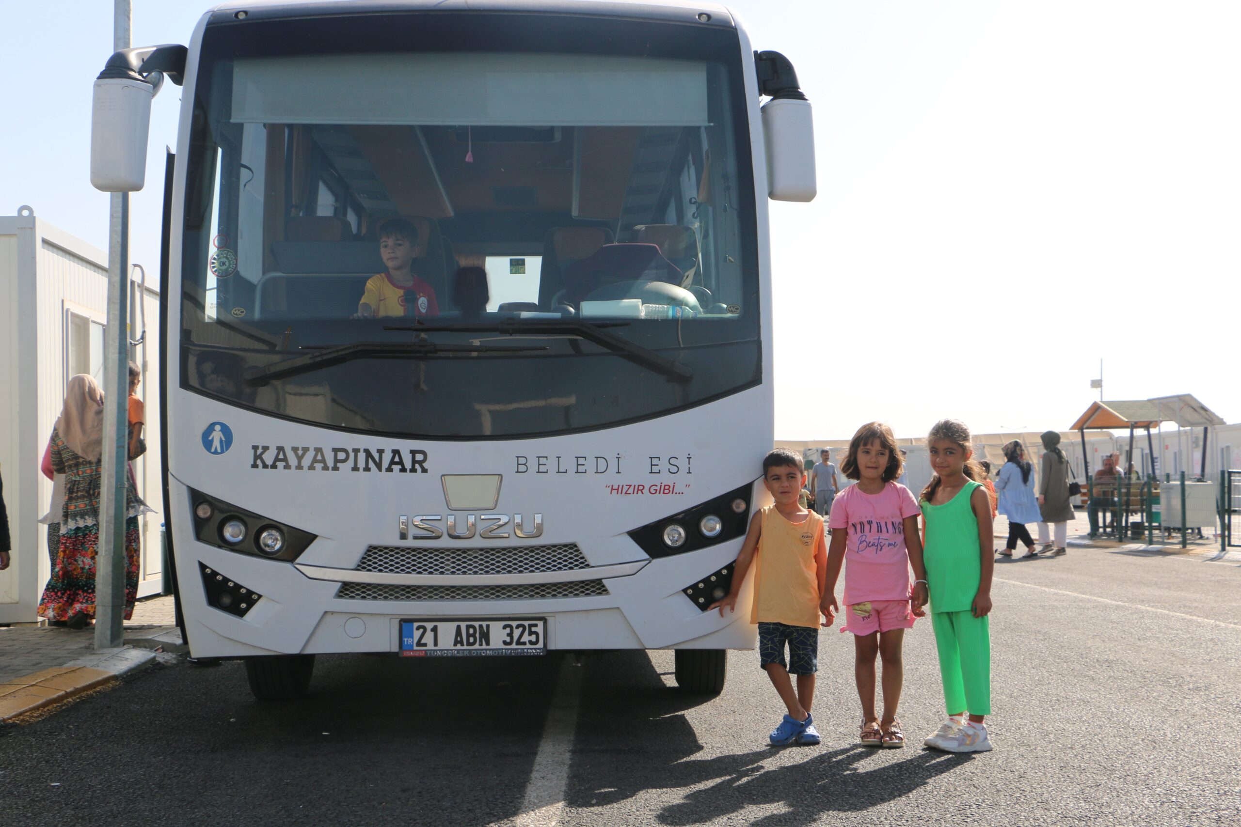 Diyarbakır’da konteyner kentteki öğrenciler servislerle okullarına gidiyor