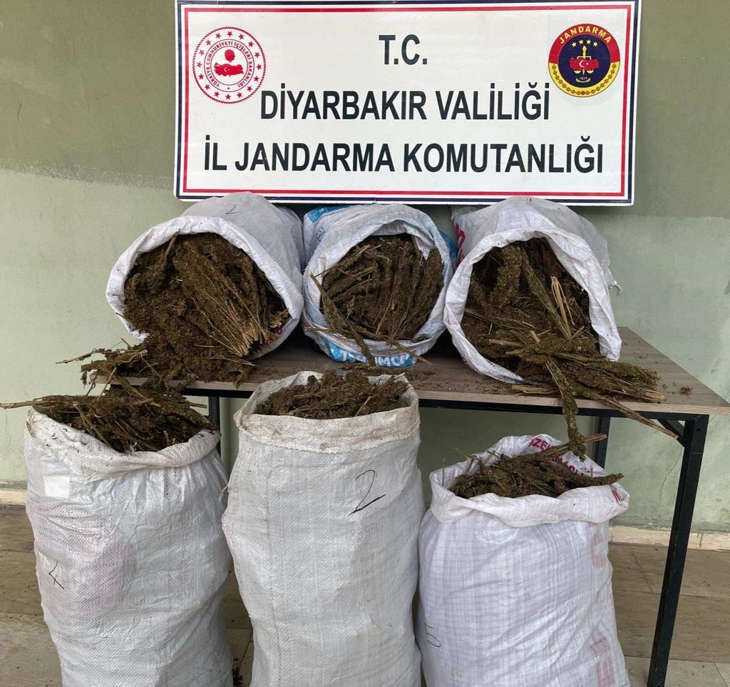  Diyarbakır’da 121 kilo esrar ele geçirildi