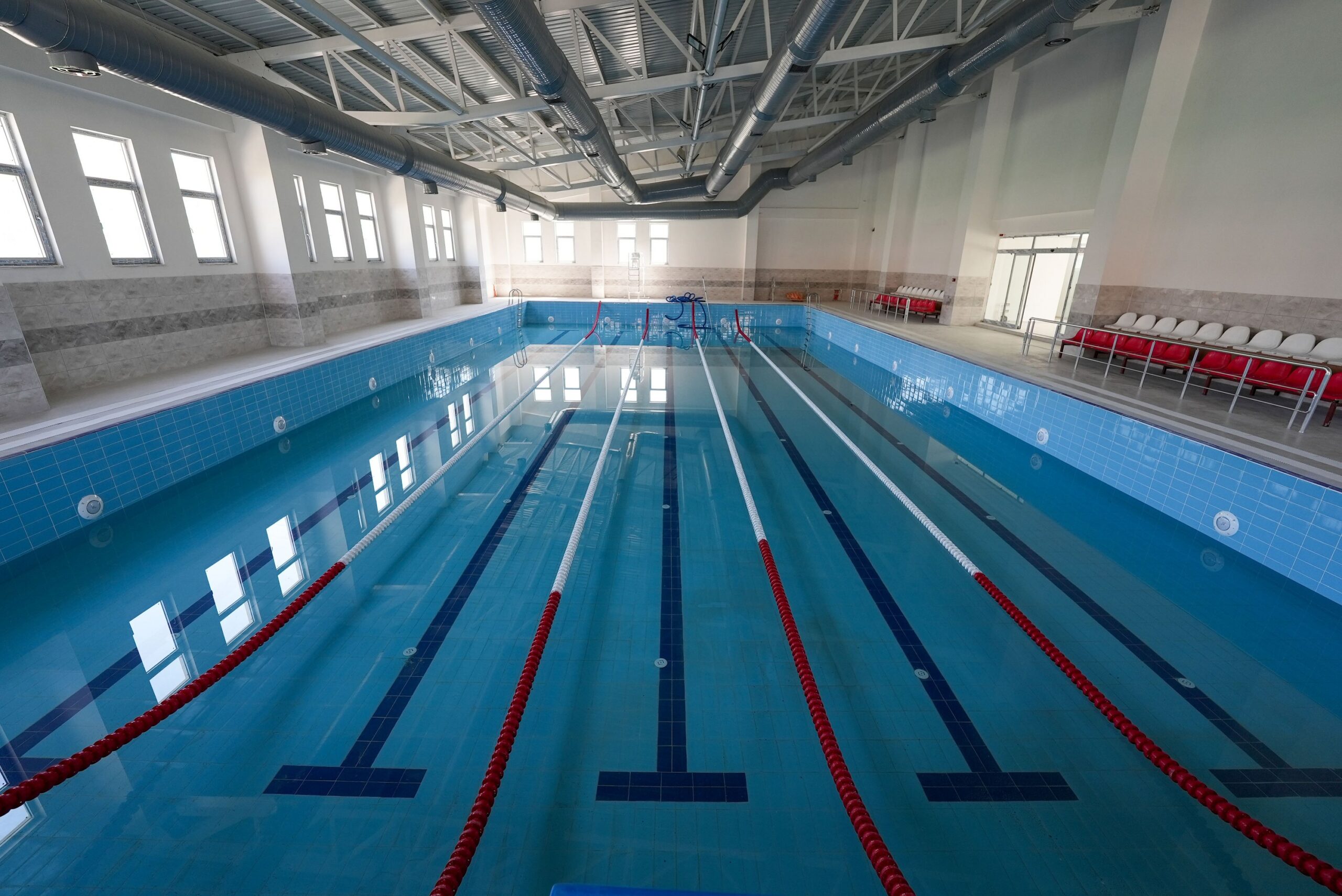 Kulp’ta  yarı olimpik yüzme havuzu tamamlandı