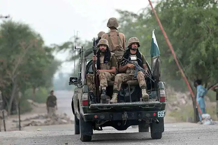 Pakistan'da askeri konvoya yönelik