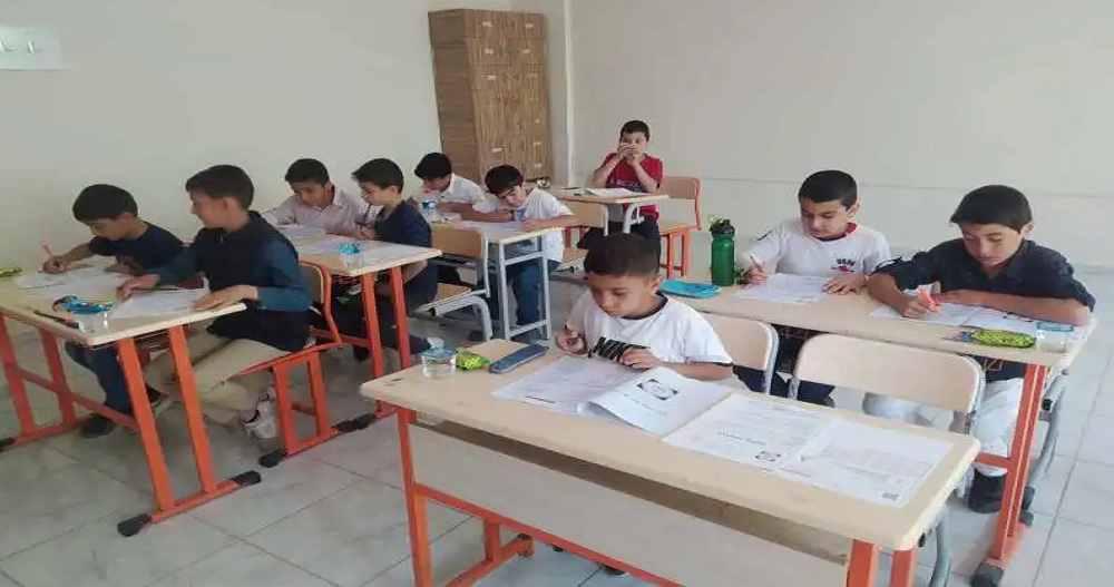 Diyarbakır’daki Umut Kervanı öğrenciler için kırtasiye malzemesi hazırladı