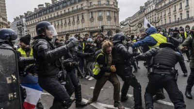 Fransa’da sular durulmuyor: Polis şiddetine karşı protesto düzenlendi