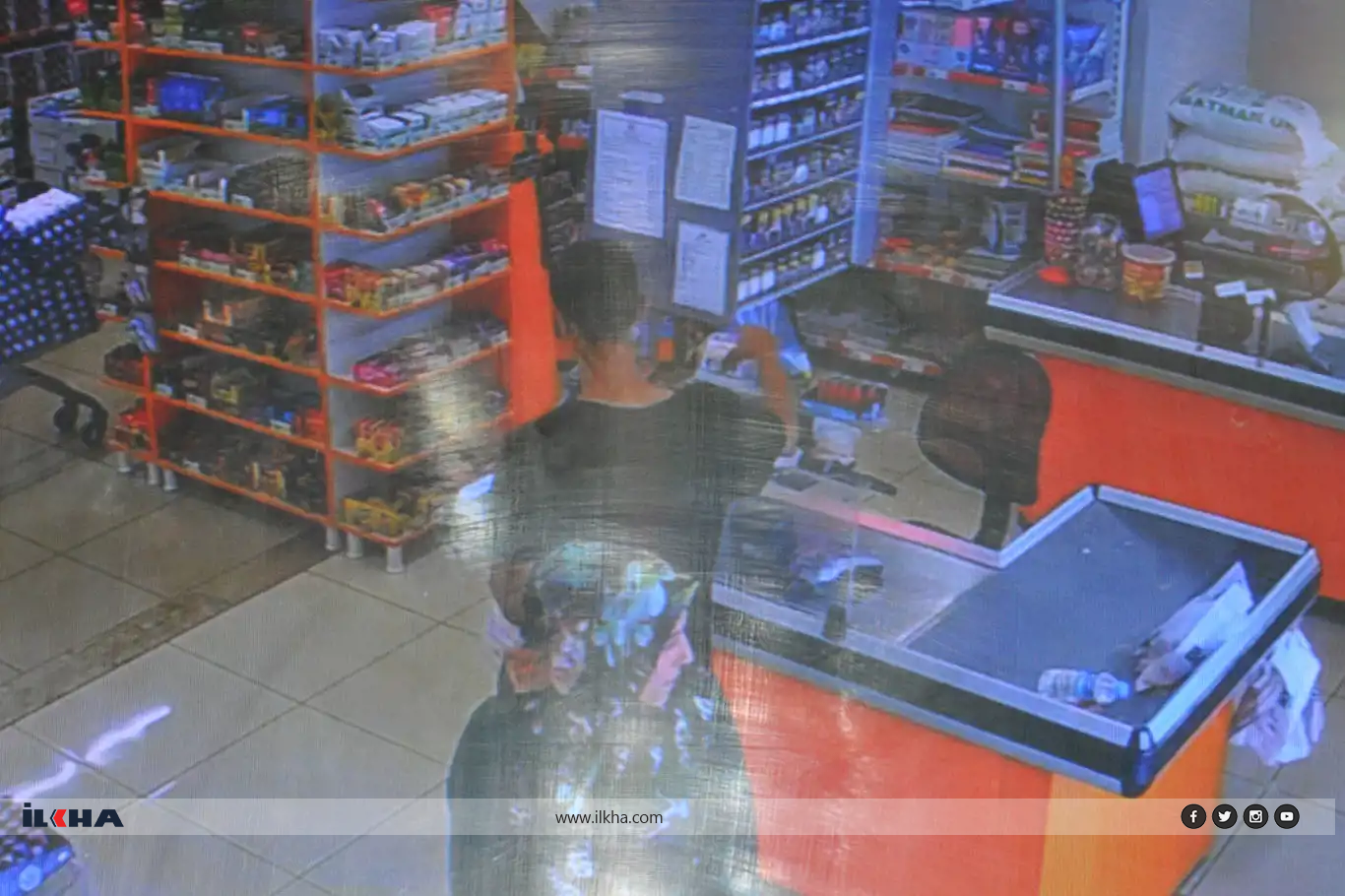 Marketten sadaka kumbarası çalan hırsız kameraya yakalandı