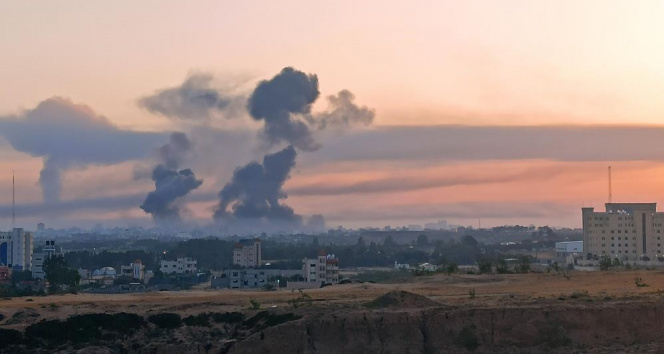 Hamas 5 bin roket fırlattı, İsrail savaş  alarmı ilan etti
