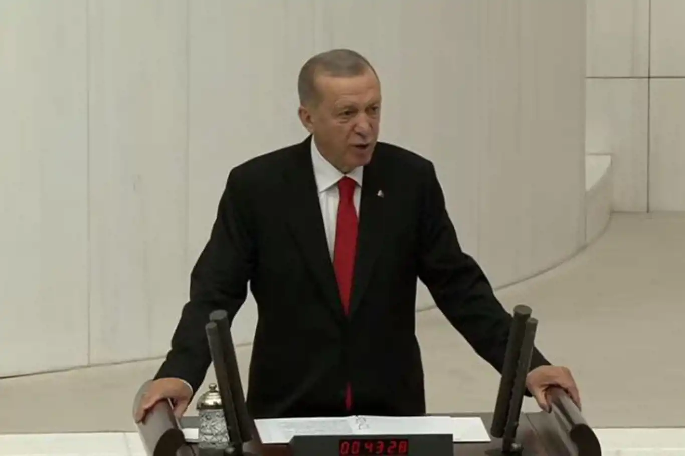 “Türkiye’yi mevcut anayasa kamburundan kurtarmak hepimizin öncelikli sorumluluğudur”