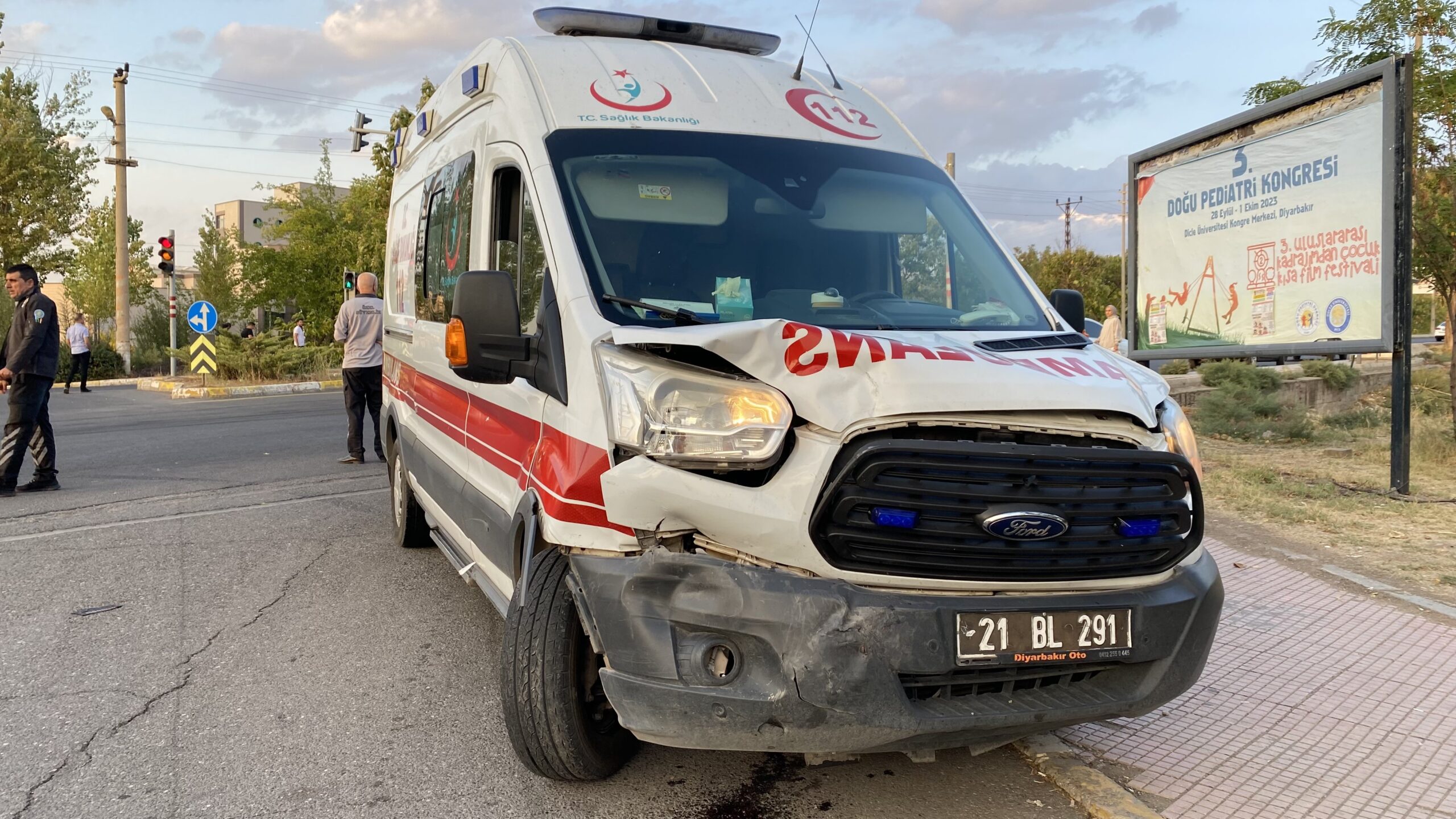 Diyarbakır’da ambulans kaza yaptı: 1 yaralı