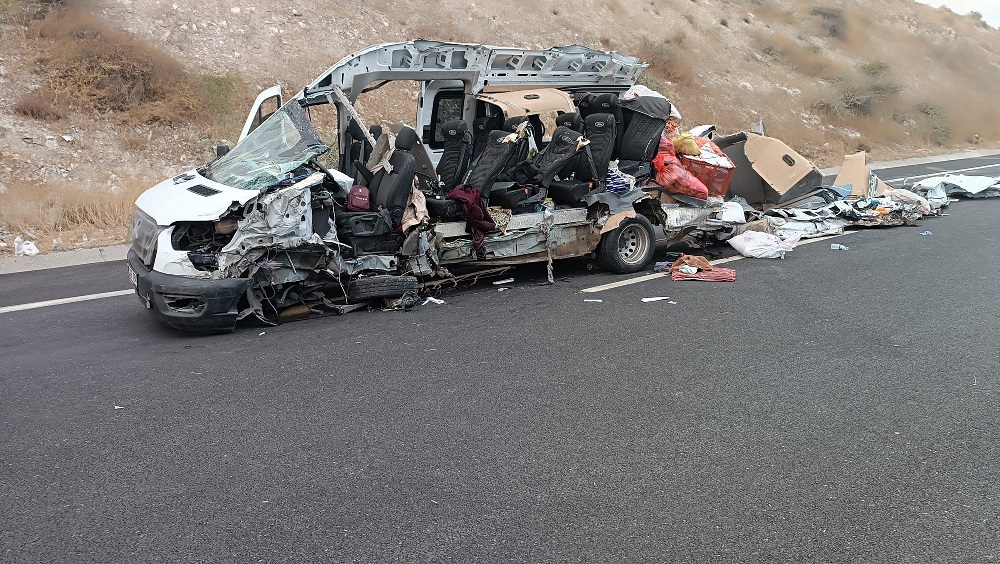 Diyarbakır minibüsü kaza yaptı: 5 ölü, 17 yaralı!