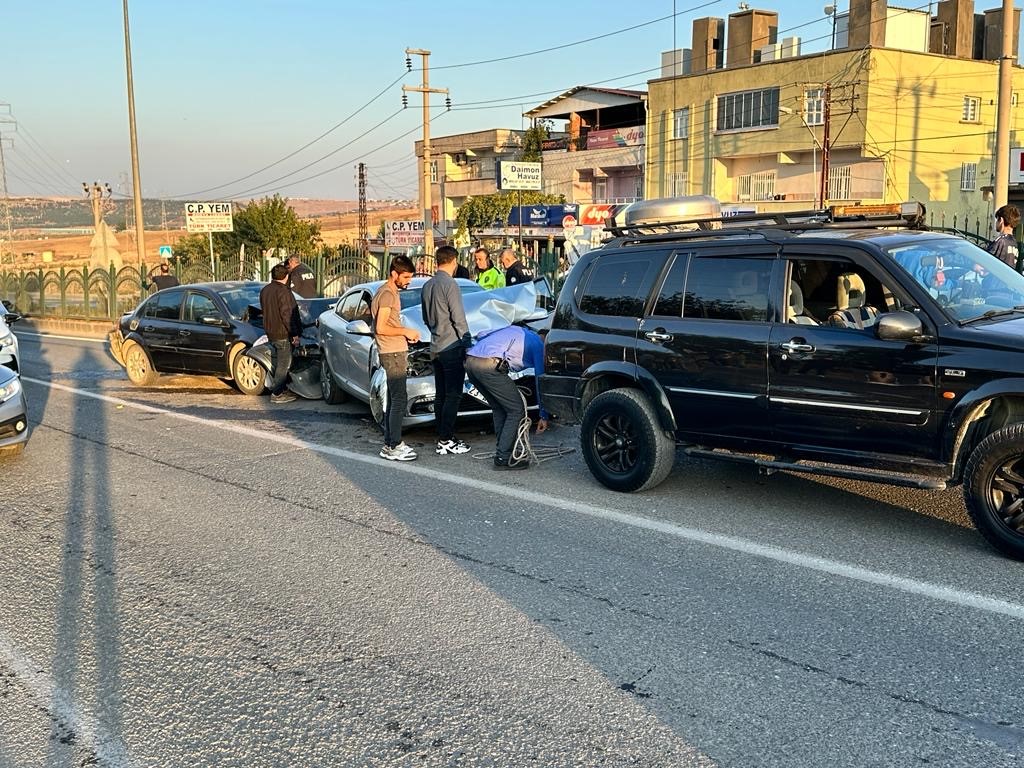 Diyarbakır’da  zincirleme kazada 3 kişi yaralandı