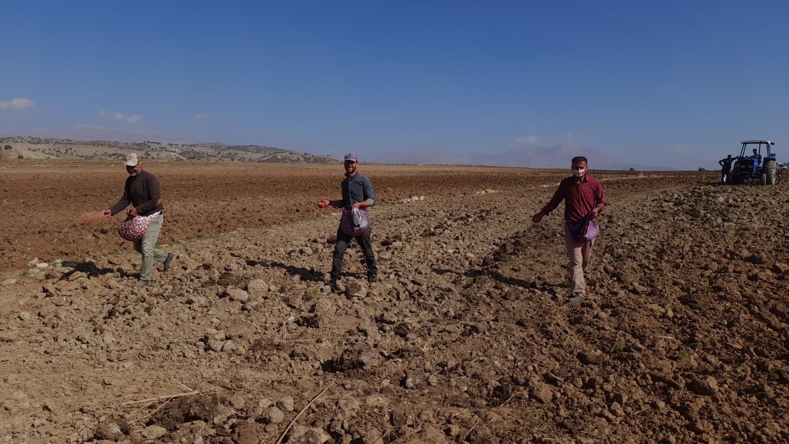 Diyarbakır’da çiftçiler tohumu toprakla buluşturdu
