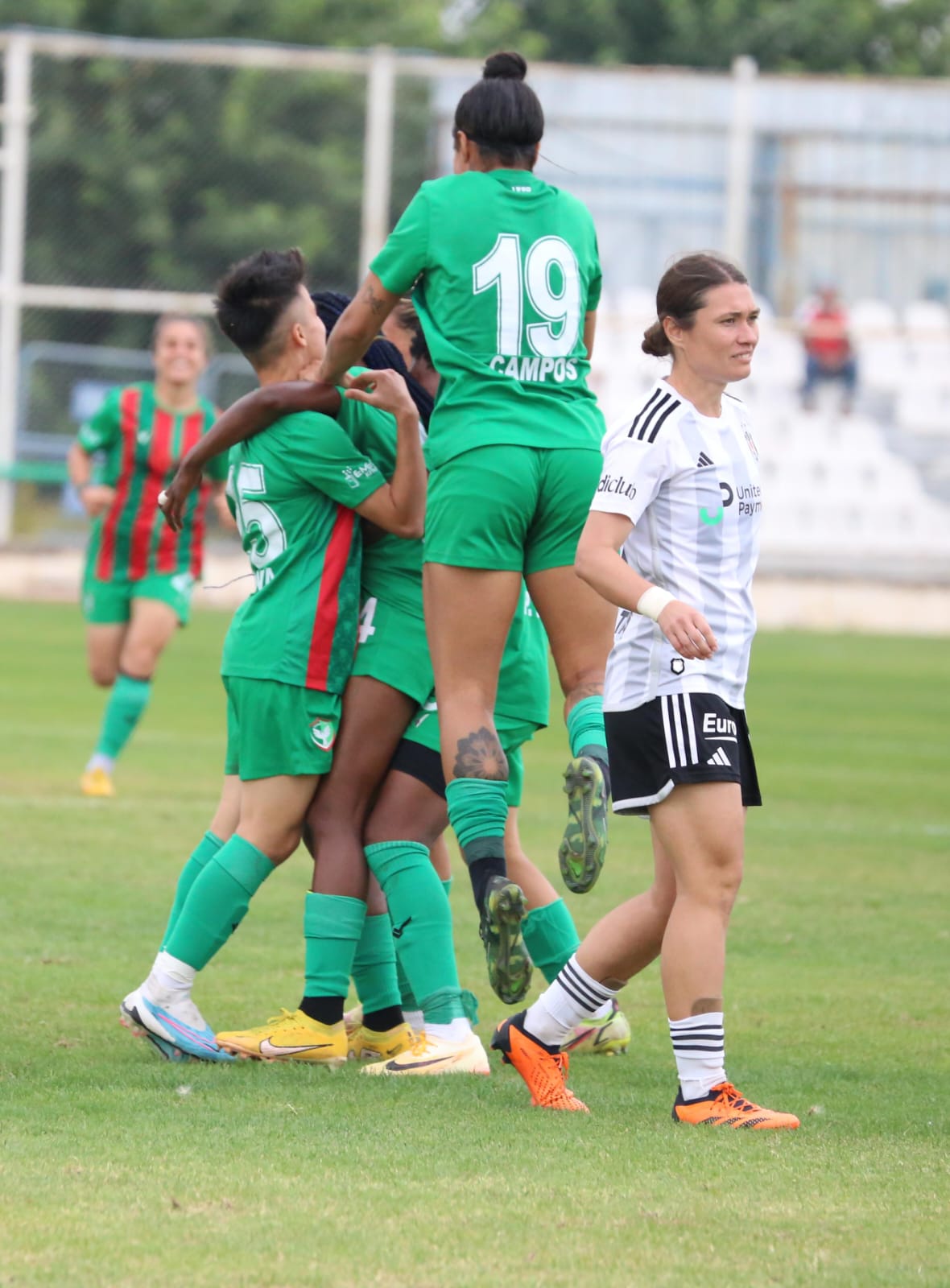 Amedspor  kadın futbol takımı İstanbul ekibini yendi