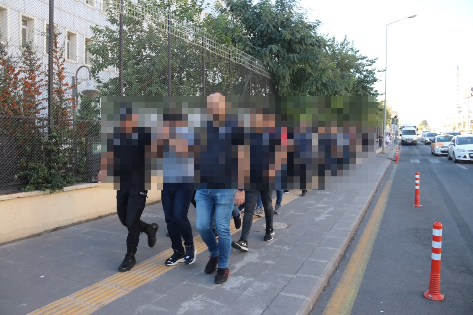 Diyarbakır’da ‘format’ operasyonunda 9 kişiye tutuklama