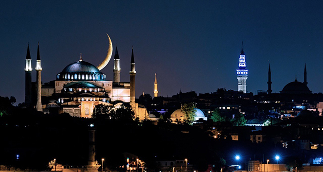 Ayasofya Camii ziyaret etmek isteyen yabancı turistlere ücretli olacak