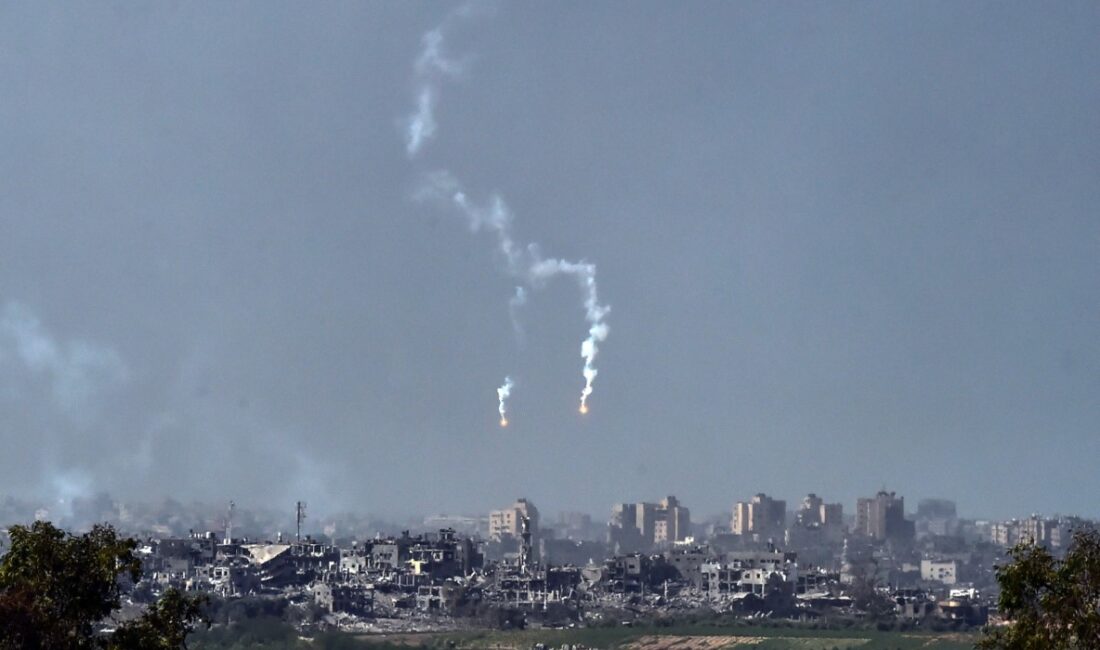 Gazze Şeridi'ne saldırılarını sürdüren