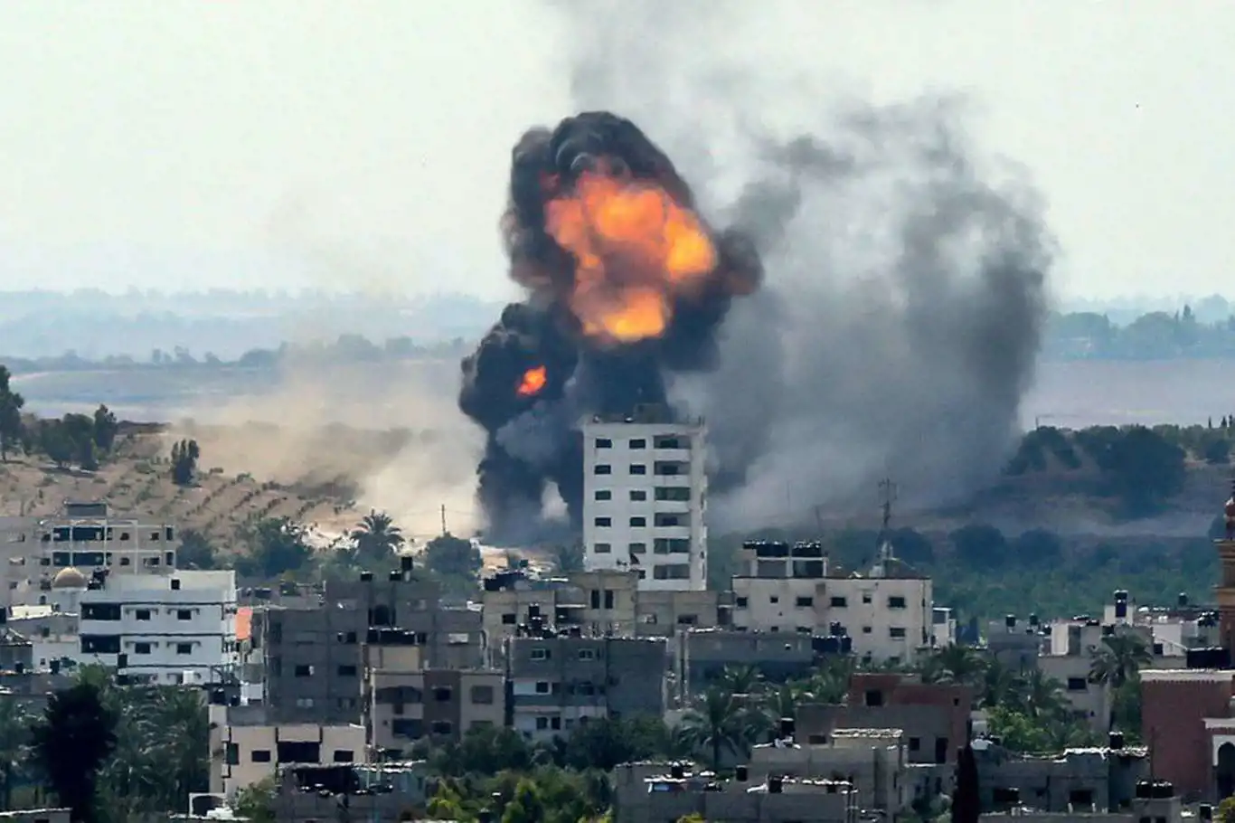 Gazze’ye Hiroşima’ya atılan bombanın bir buçuk katı atıldı