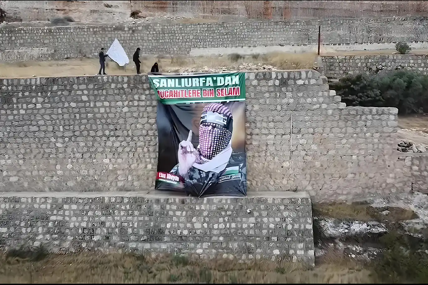 Ebu Ubeyde’nin posteri o şehirde de açıldı