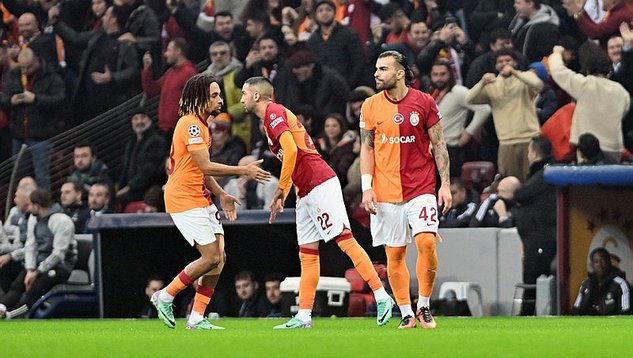 Galatasaray geriye düşmesine rağmen puanı kaptı