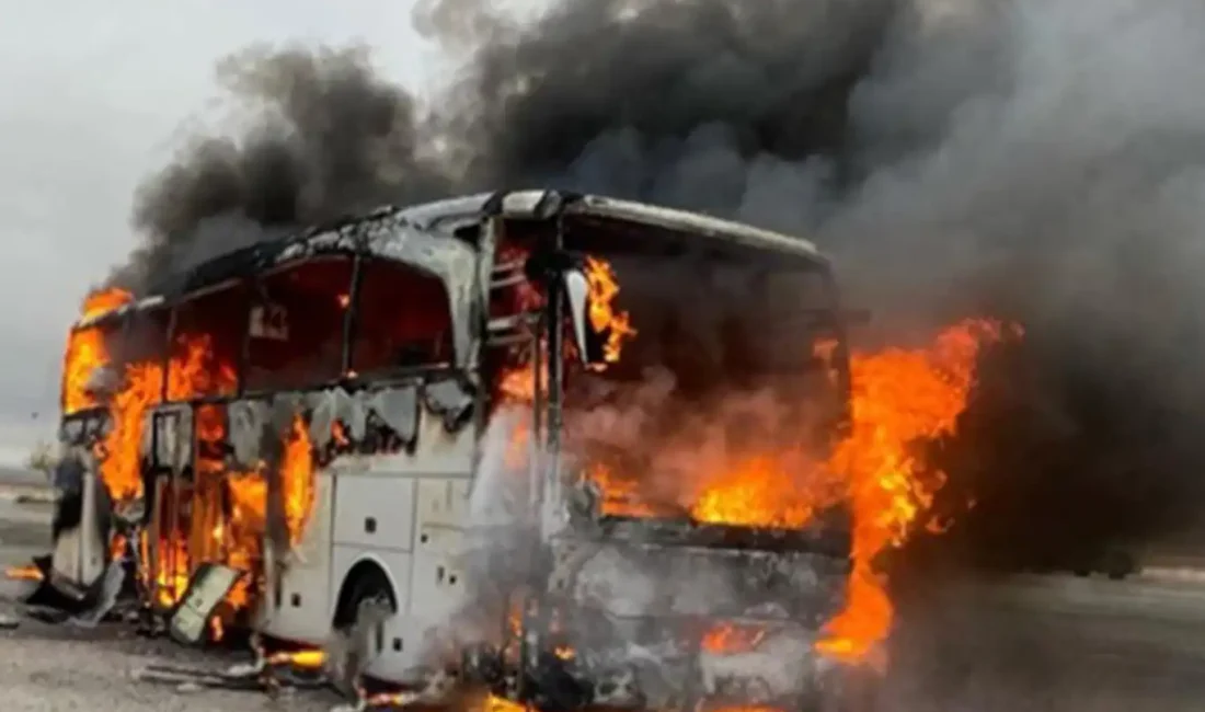 40 yolcu bulunan otobüs alev aldı