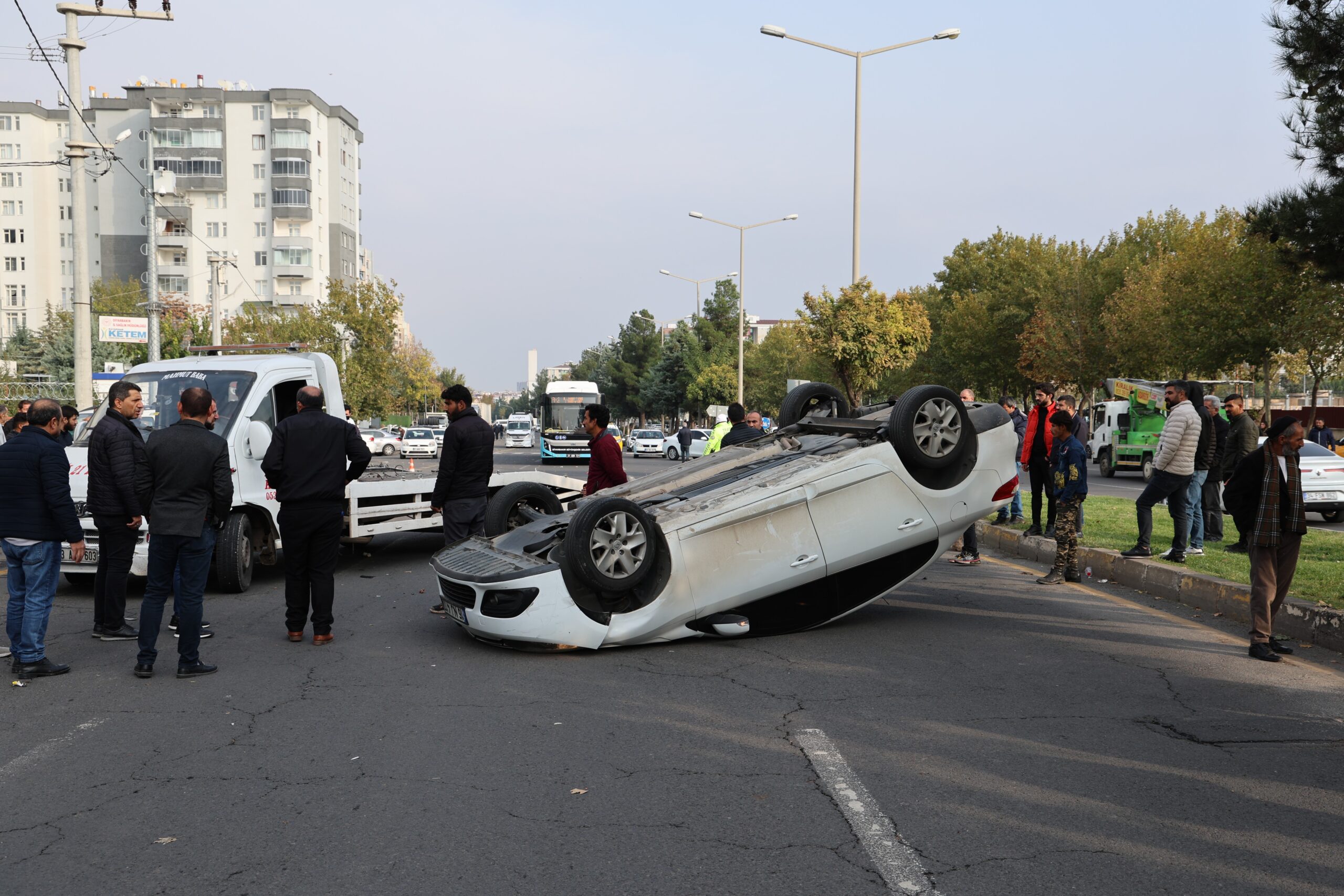 Diyarbakır’da akıl almaz kaza: 1 yaralı