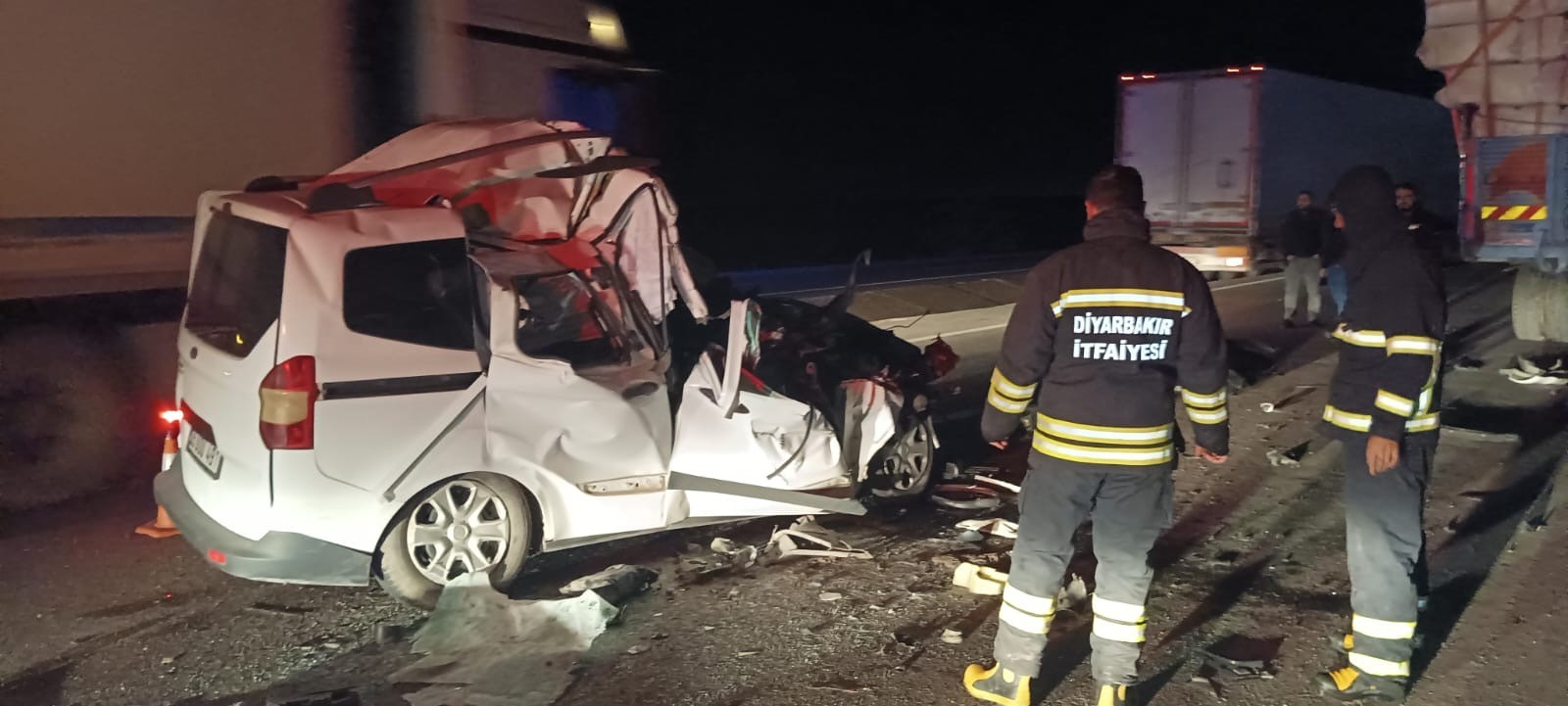 Diyarbakır’da feci kazada 2 kişi hayatını kaybetti