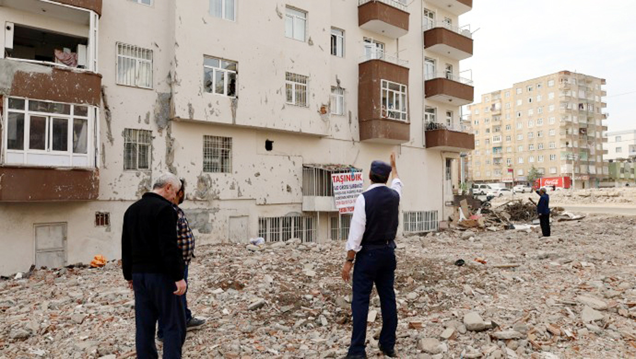 Diyarbakır’da ‘yıkımda hasar gören bina onarılmıyor’ iddiası