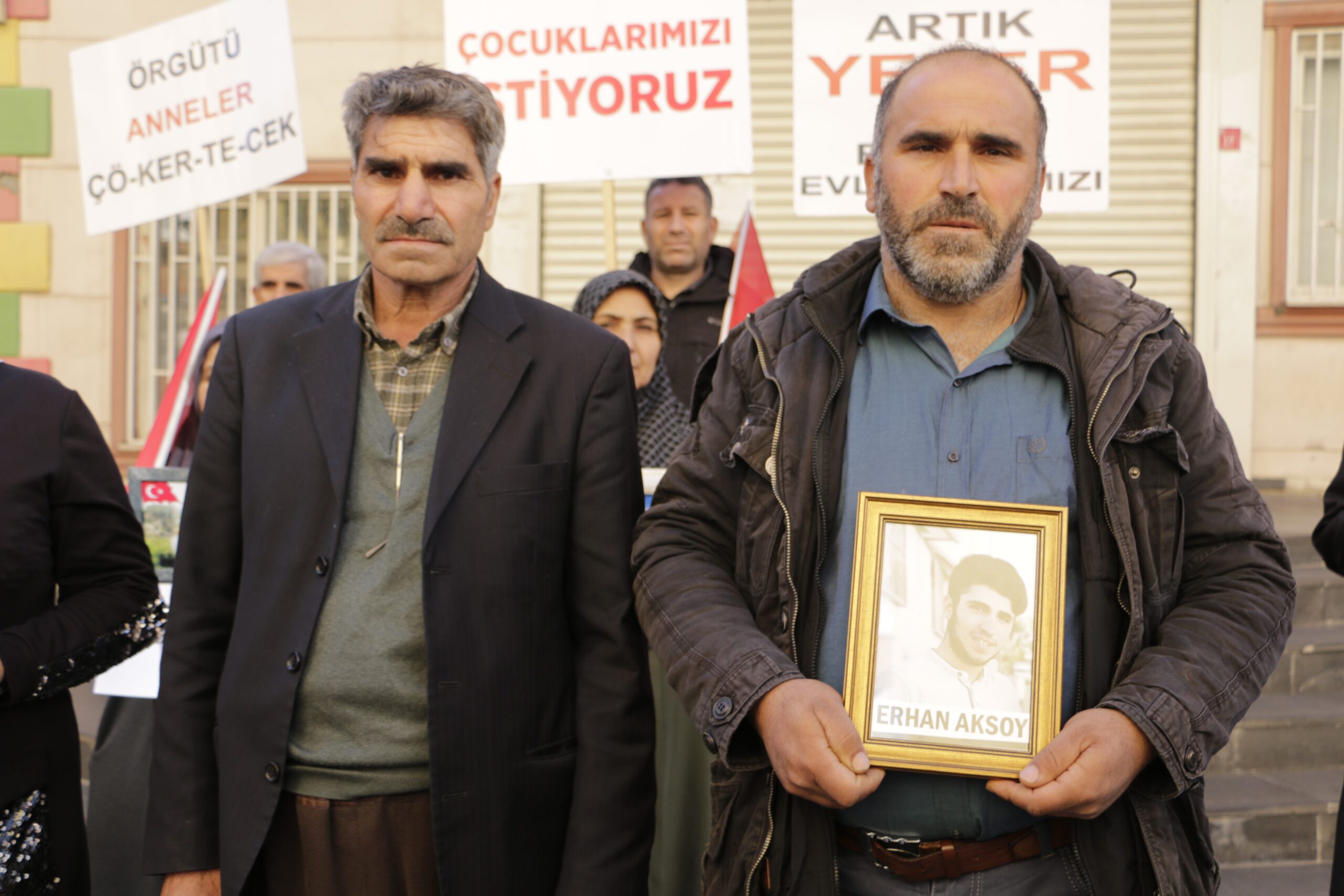 Diyarbakır’da 6 gün önce kaçırılan oğlu için nöbete başladı!