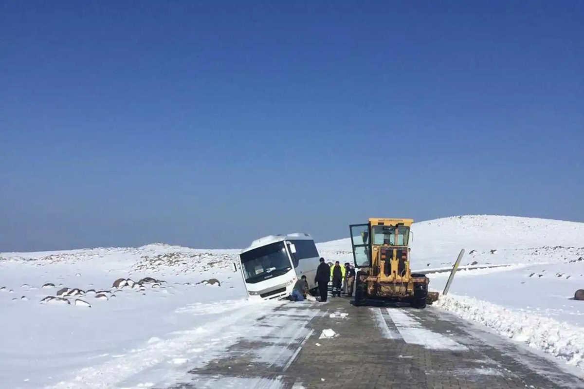 Kar nedeniyle 4 ilde 165 köy yolu ulaşıma kapandı