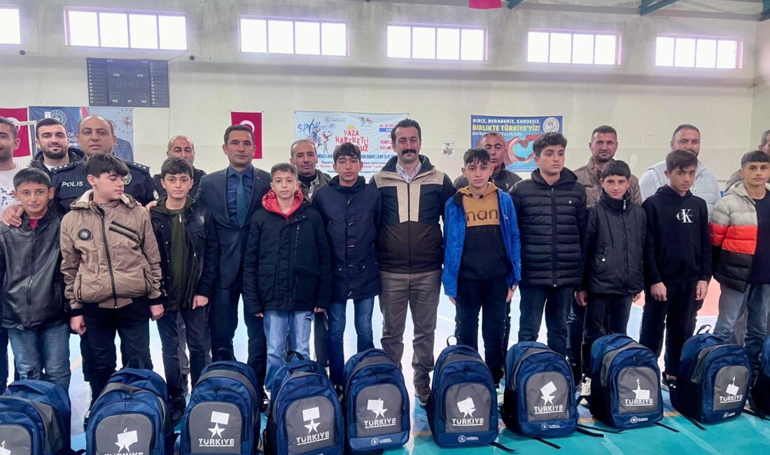 Diyarbakır’ın o ilçesinde öğrencilere spor malzemesi desteği