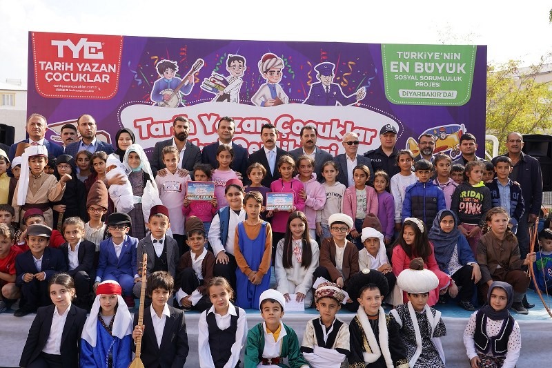Diyarbakır’da ‘Tarih Yazan Çocuklar’ etkinlik düzenledi
