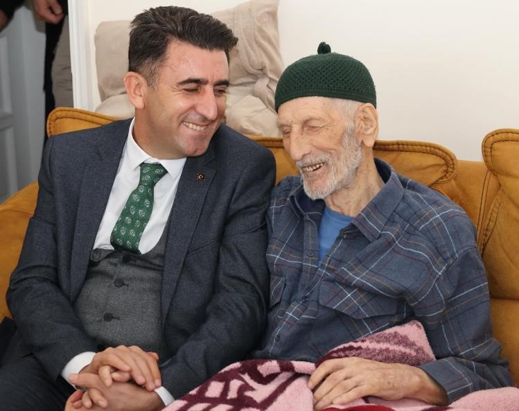 Vali, Diyarbakır’da şehit olan askerin ailesi ile görüştü