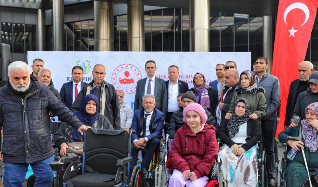 Diyarbakır’da 100 engelliye akülü araç hediye edildi