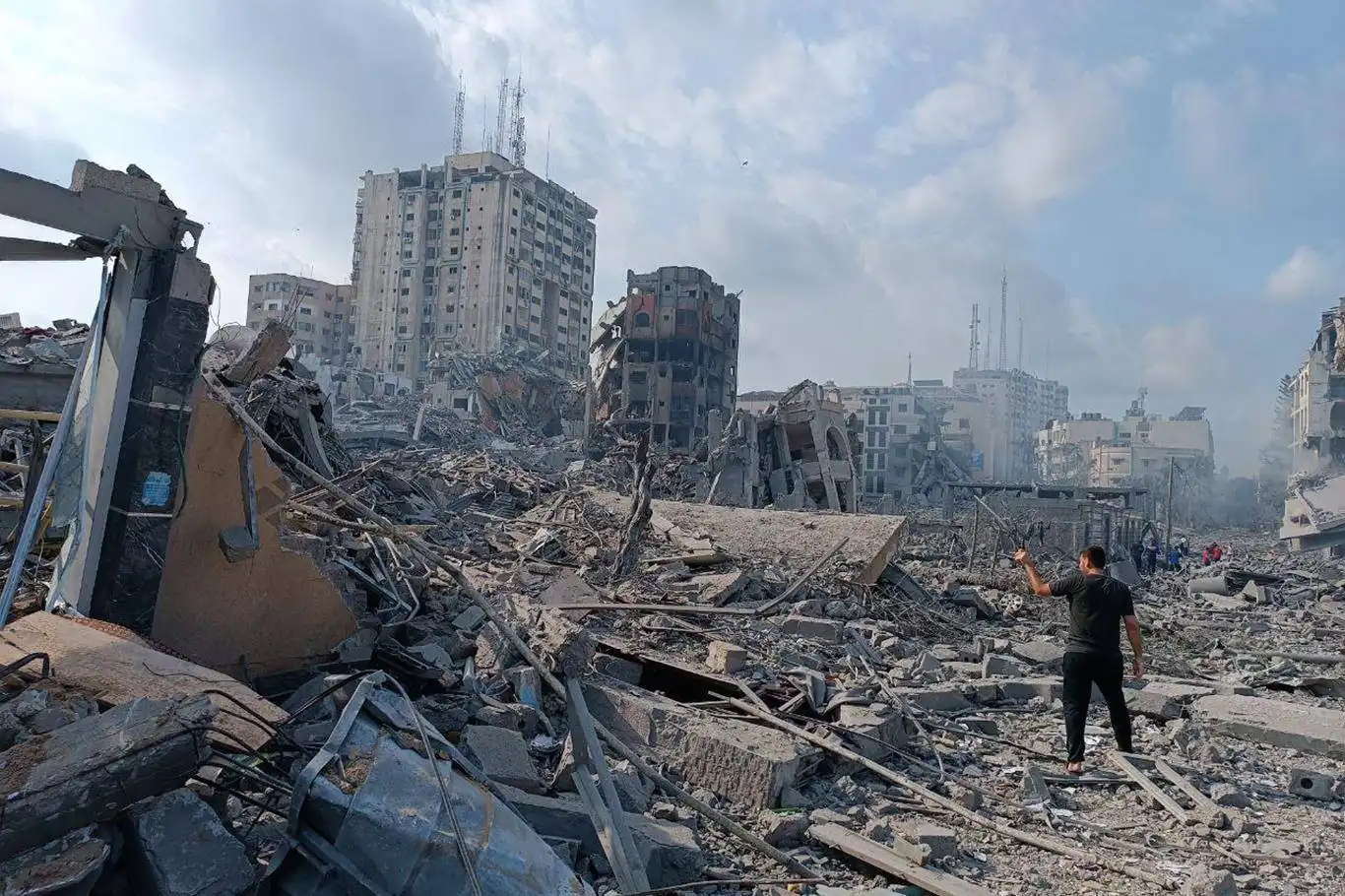 Gazze’de iletişim tamamen kesildi