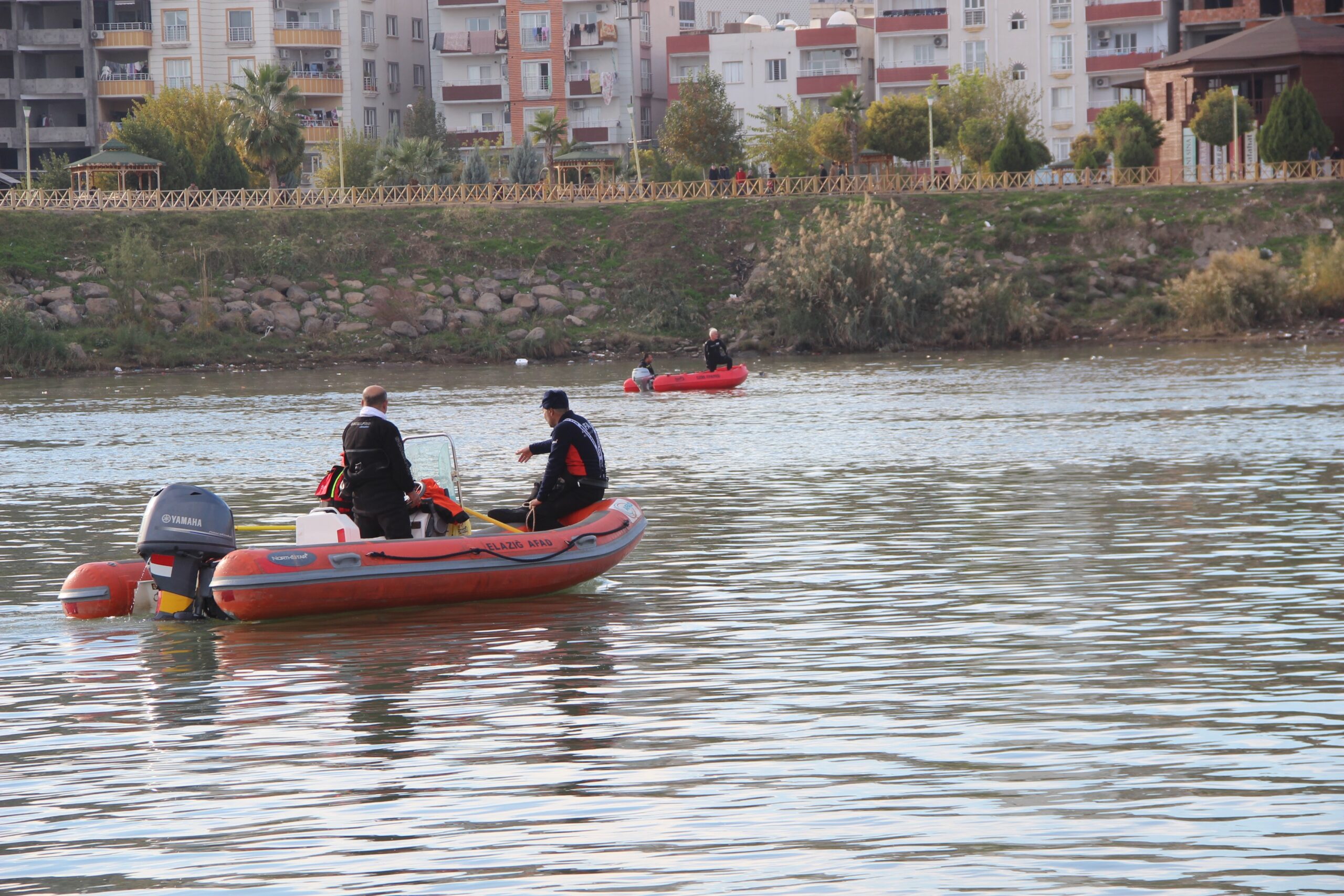 Diyarbakır AFAD’ın Dicle Nehri’nde kaybolan kızı arama çalışmaları devam ediyor