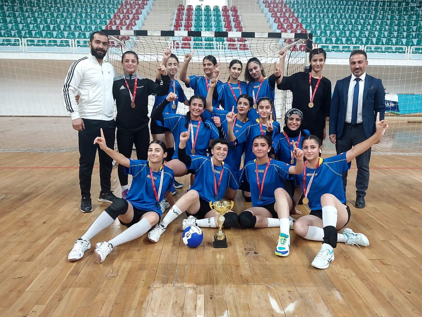 Diyarbakır Spor Lisesi 3 kategoride şampiyon oldu