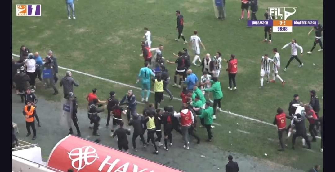Bursaspor maçında çirkin saldırılara