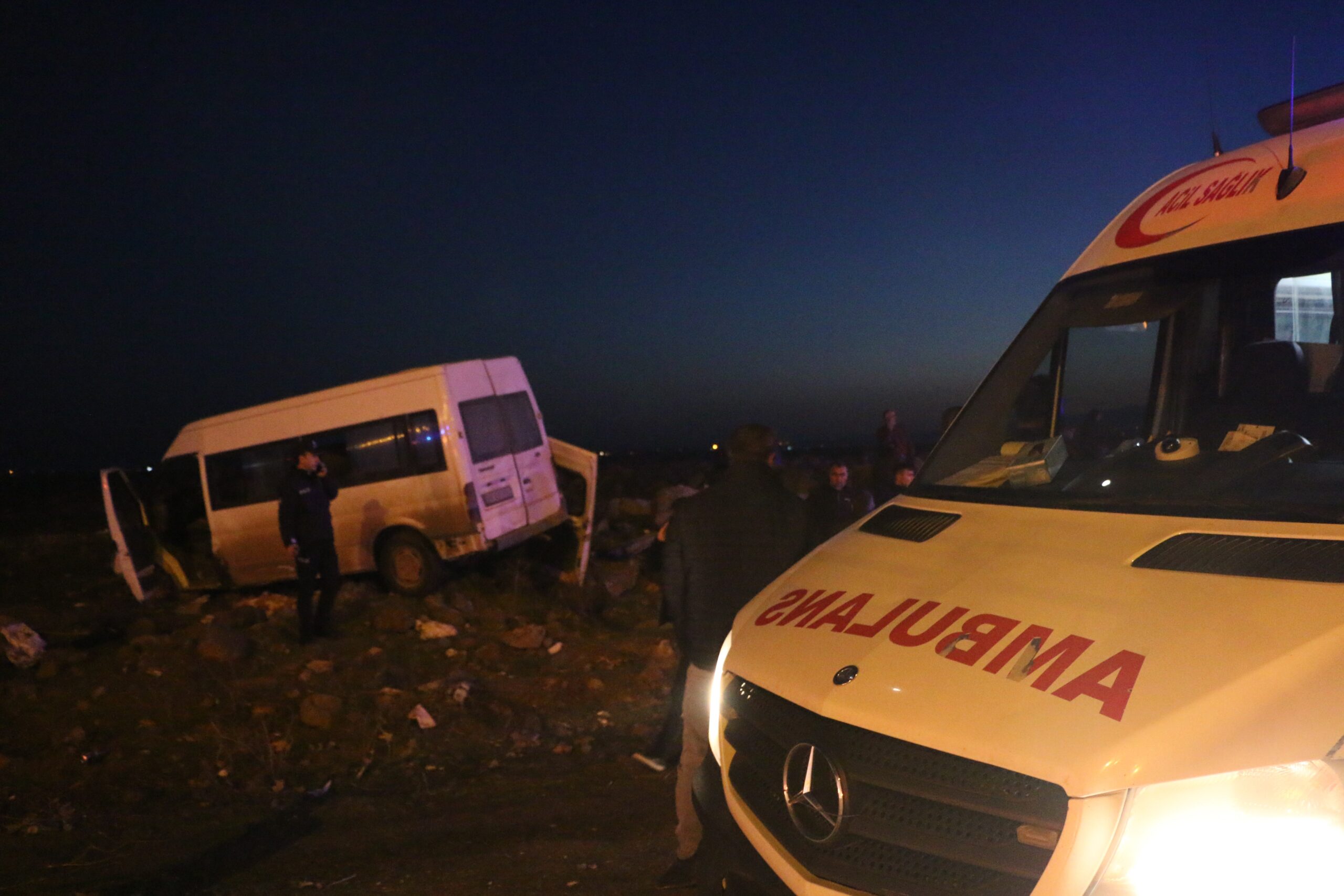 Diyarbakır’da otomobil ve minibüs çarpıştı: 7 yaralı