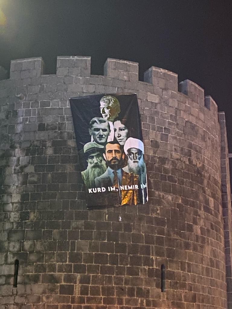 Diyarbakır Surlarına Şeyh Said posteri asıldı!