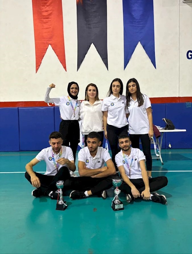 Diyarbakır Dicle Üniversitesi öğrencileri  Ünilig Floor Curling Şampiyonasında dereceye girdi