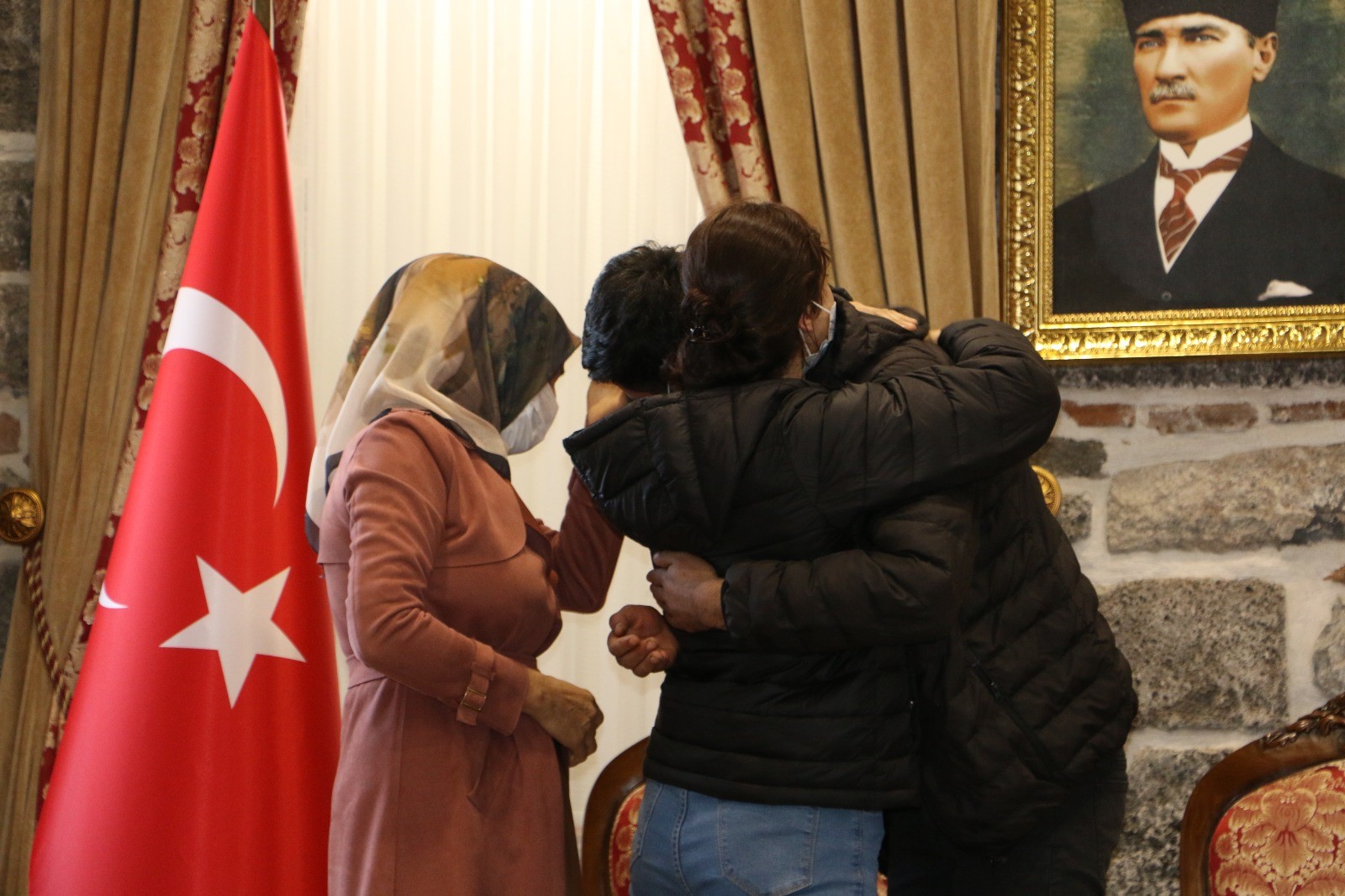 Diyarbakır’daki evlat nöbetinde bir anne daha evladına kavuştu